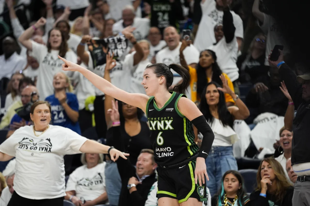 Las Lynx fuerzan el quinto partido de las Finales de la WNBA 1 Bridget Carleton (6, Minnesota Lynx) después de un punto