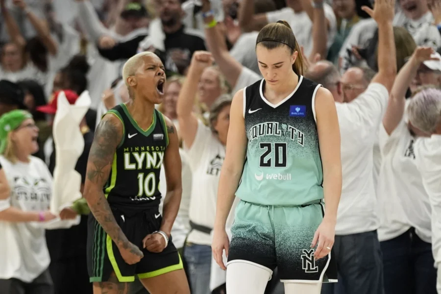 Courtney Williams (30, Minnesota Lynx) celebrando la victoria de las Minnesota Lynx