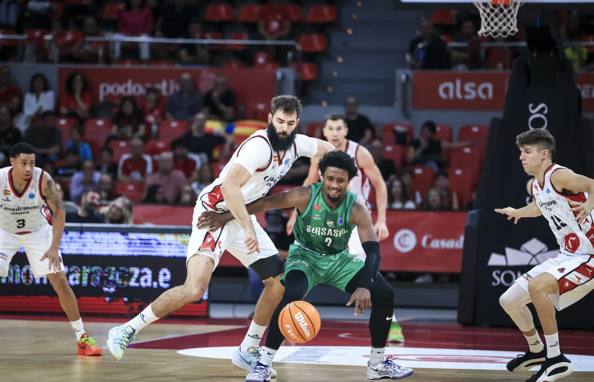 Casademont Zaragoza vence y se gusta ante el Bursaspor 1 Acción del partido