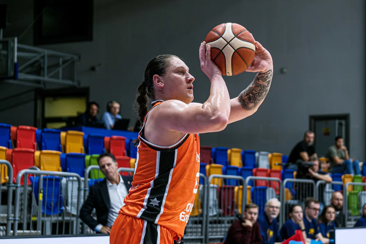 Valencia Basket gana sobre la bocina gracias a Iagupova 3 ZVVZ USK Praha - Valencia Basket Club