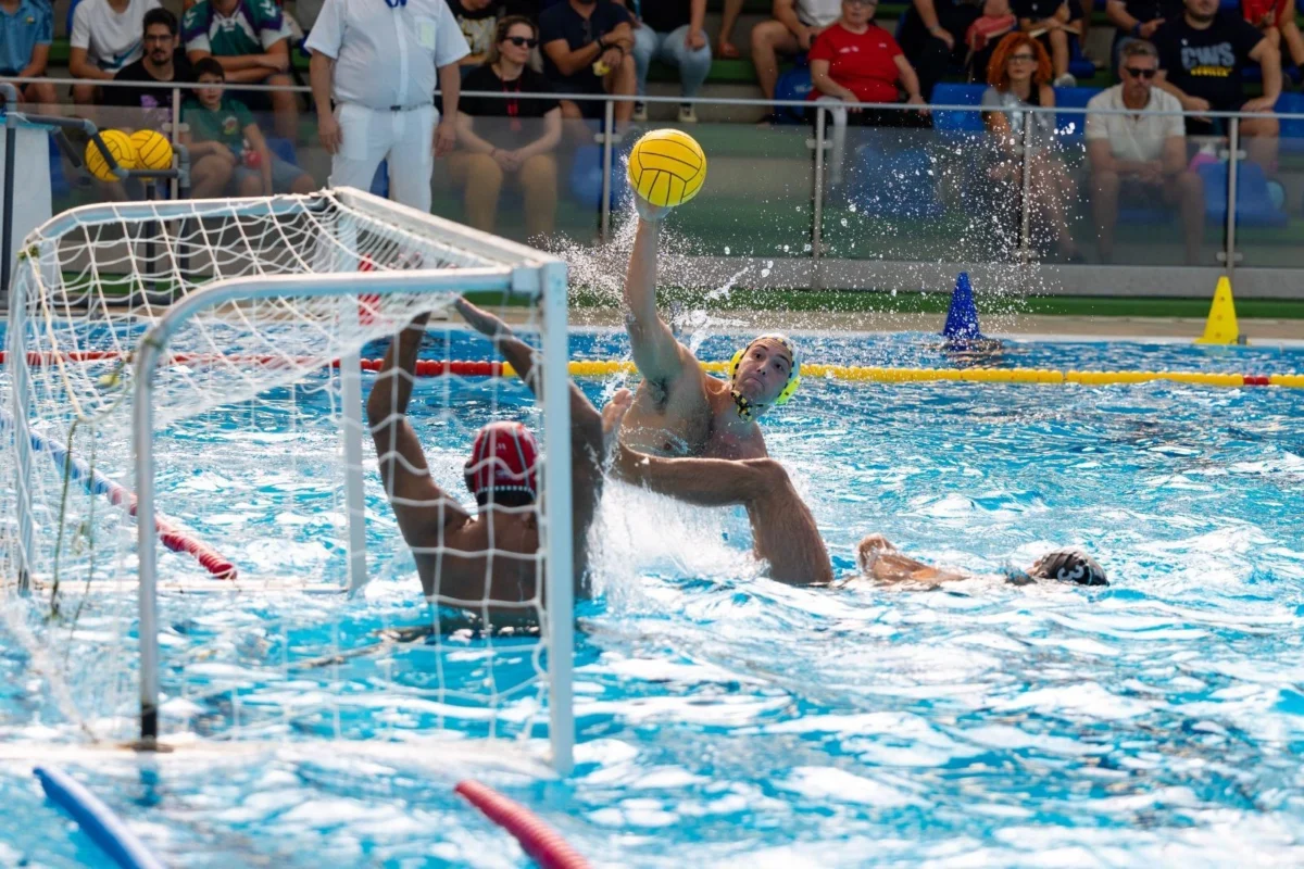 Historia del waterpolo, orígenes, posiciones y cómo se juega 2 Imagen del duelo entre CW Sevilla y CW Turia